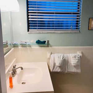 Chambre Lit King-Size avec Accès aux Personnes Handicapées